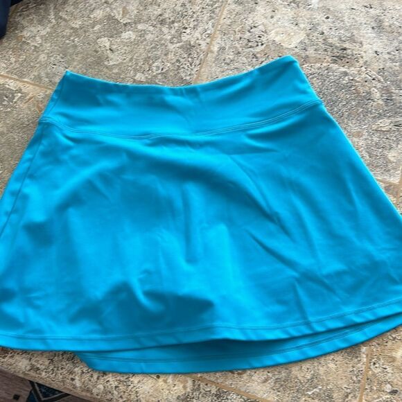 Stylish Skort Collection in Blue, Black, and Floral - Picture 4 of 6